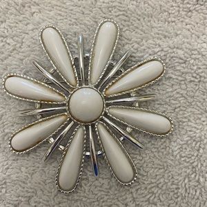 Vintage Sarah Coventry White Snowblossom Brooch Pin